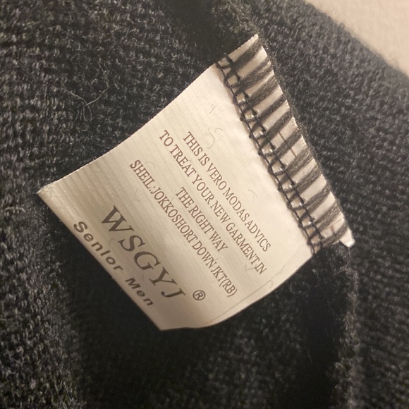 Sweater - Picture 5 of 5